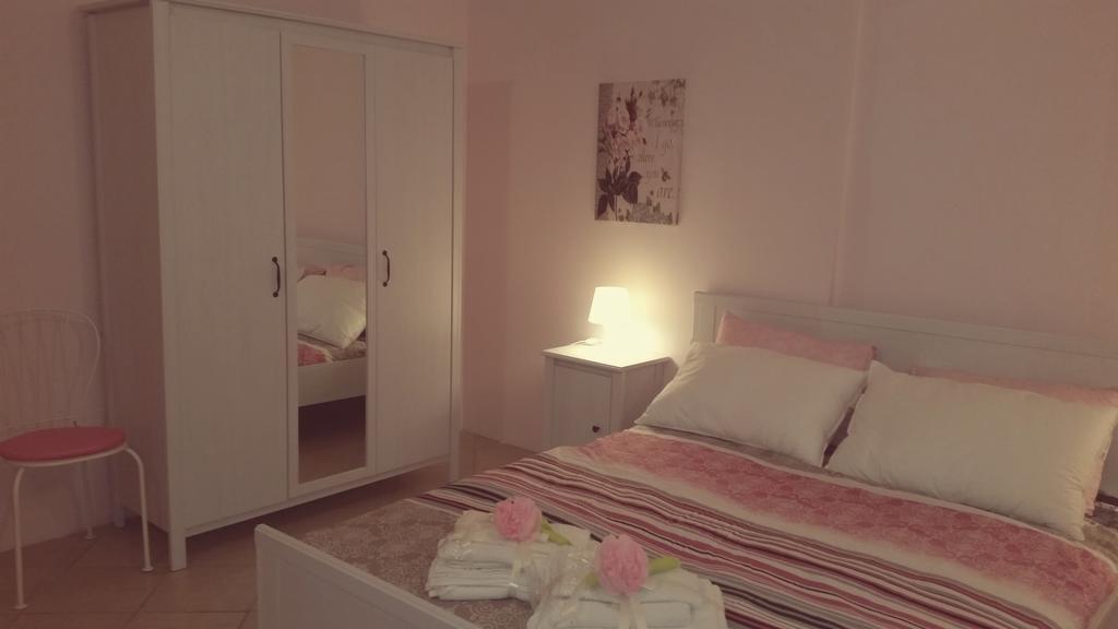 B&B La Rosa Tarente Buitenkant foto